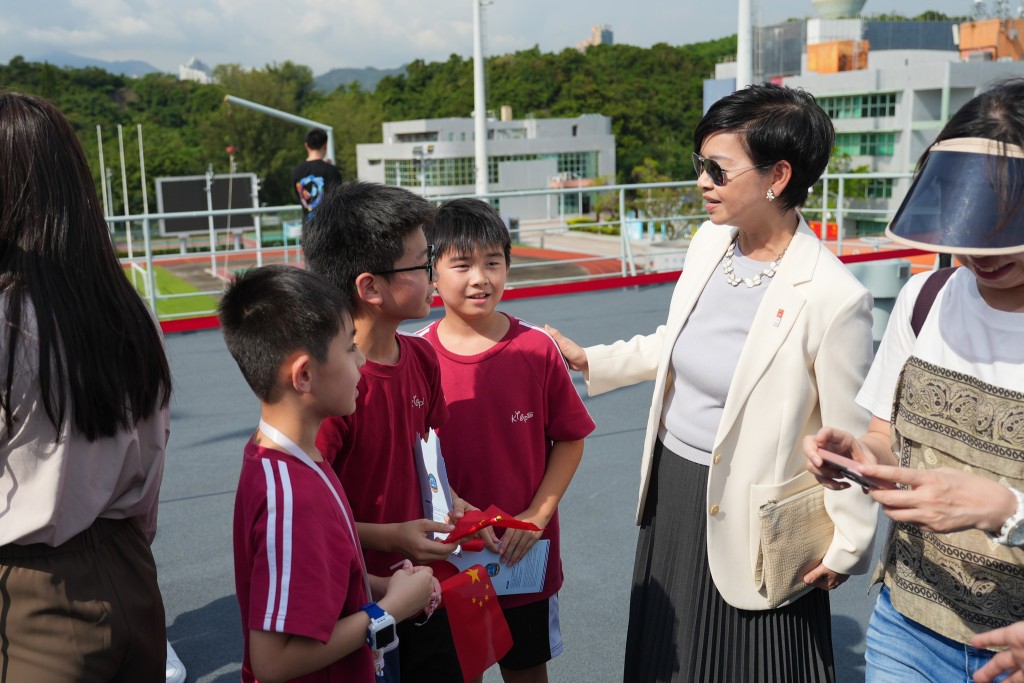 何永賢表示，參觀過程中與在場中小學生一樣，充滿好奇與期待。何永賢FB圖片