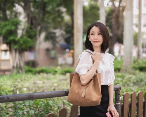 文凱玲為一個網上平台拍片,以女神主觀鏡拍攝。