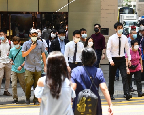 本港疫情持續緩和。