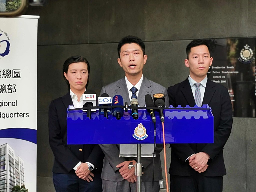 警方新界南總區反三合會行動組總督察黃志騰(中)。 警方新界南總區反三合會行動組總督察黃志騰(中)。