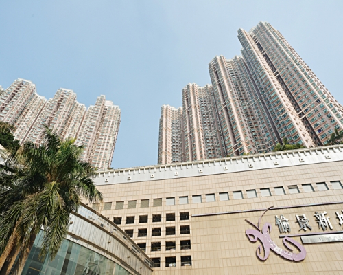 事件發生於愉景新城12座。資料圖片