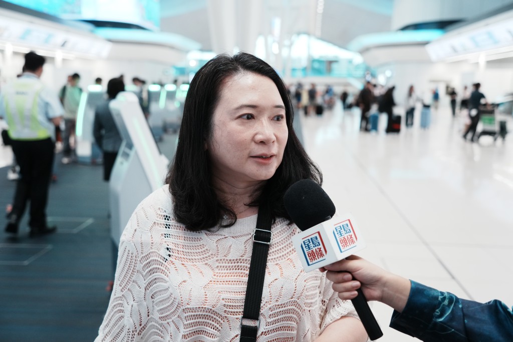 按原計劃出行的李小姐坦言「呢啲無得避」，形容整體心態是「隨遇而安」。
