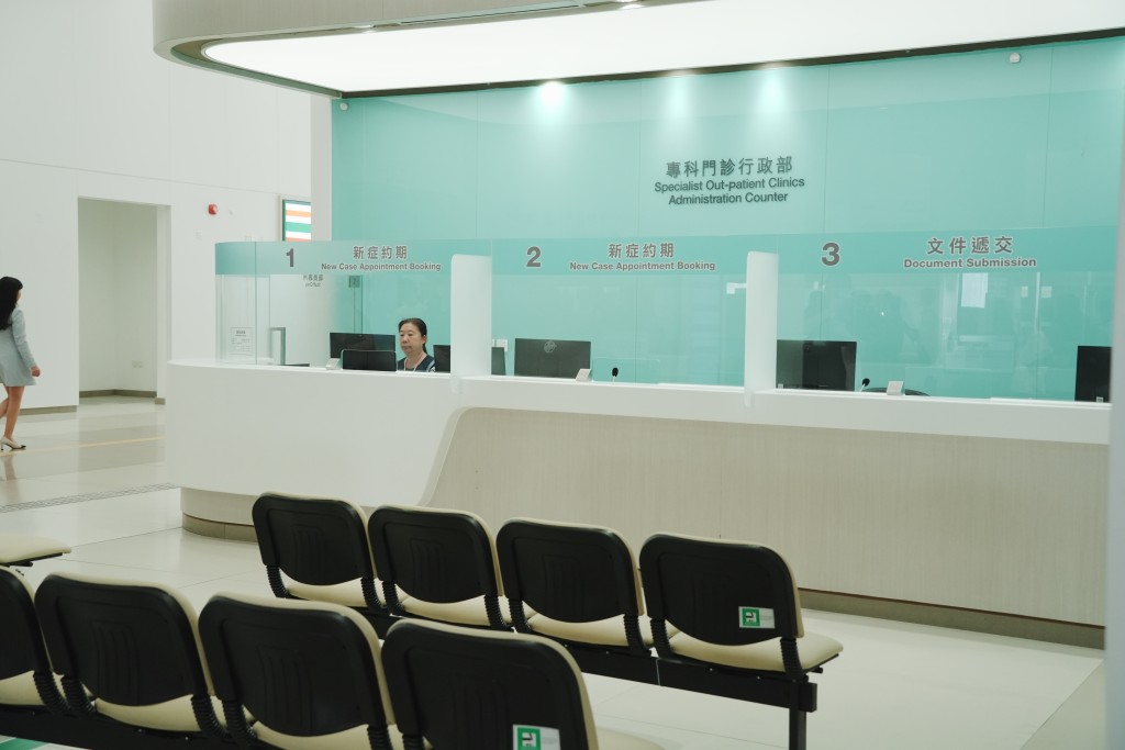 10月底起,伊院部分放射服務、專科門診中的外科、神經外科,以及臨床腫瘤科的部分舊症,會先轉至啟德。 10月底起,伊院部分放射服務、專科門診中的外科、神經外科,以及臨床腫瘤科的部分舊症,會先轉至啟德。
