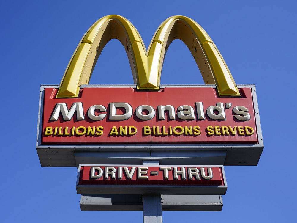 美國12個城市的麥當勞分店有員工罷工，要求資方正視性騷擾問題。AP資料圖片