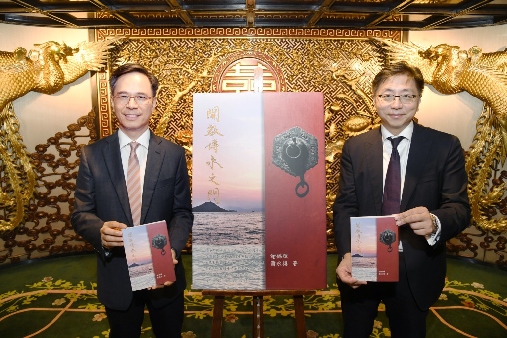 左起：傳富服務董事謝錦輝、董事蕭永禧。 何健勇 攝