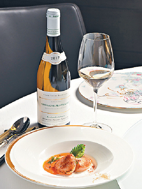 ■Domaine Michel Niellon, Chassagne-Montrachet, Burgundy 2017配甘筍汁香煎加拿大帶子。