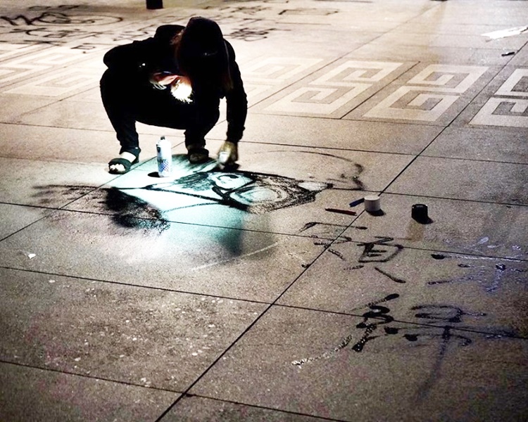 發言人指校園遭受大面積損污,面目全非。中大校園電台fb圖片