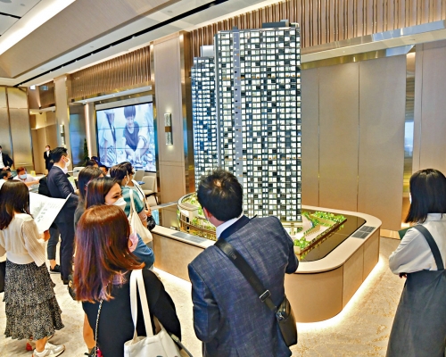 ■將軍澳海茵莊園今首日開售,項目截收6227票,超額逾13倍。