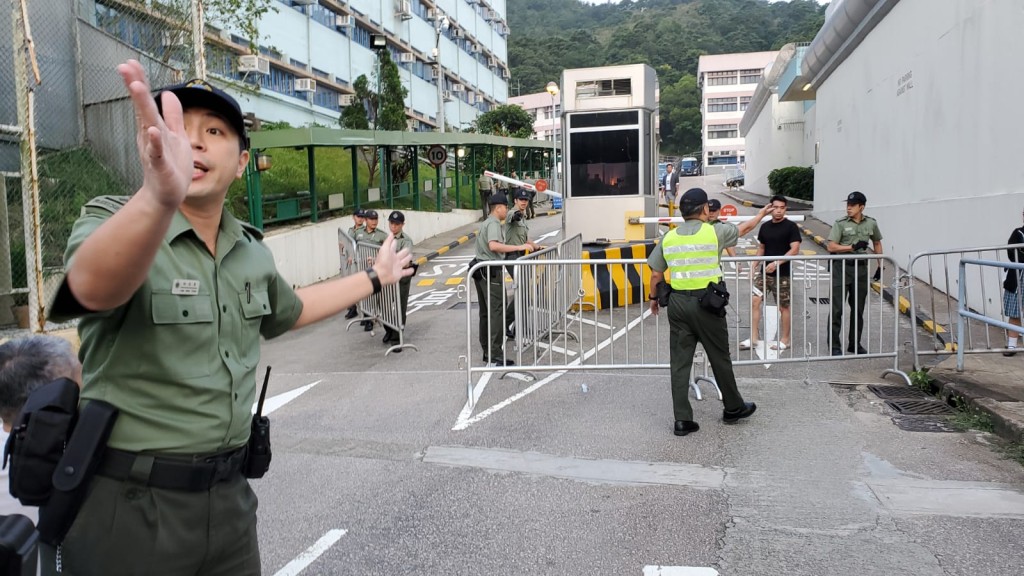 惩教署人员加派人手戒备。