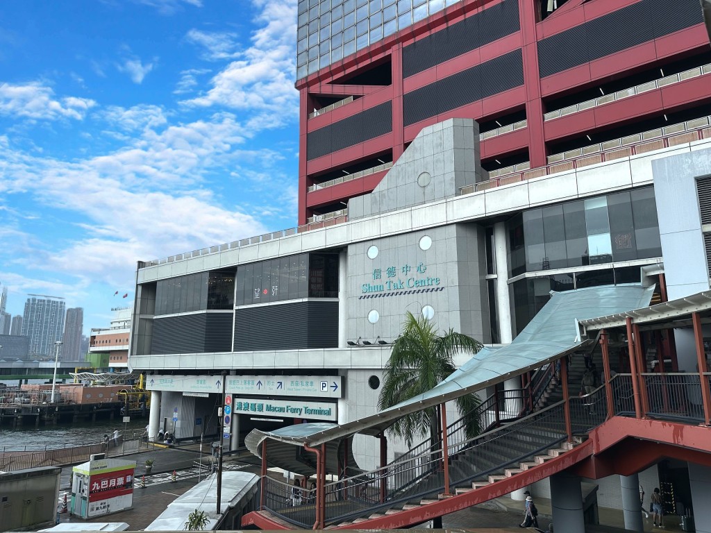 上環信德中心一個單位，建築面積逾1萬呎，淪為銀主貨後推出標售。
