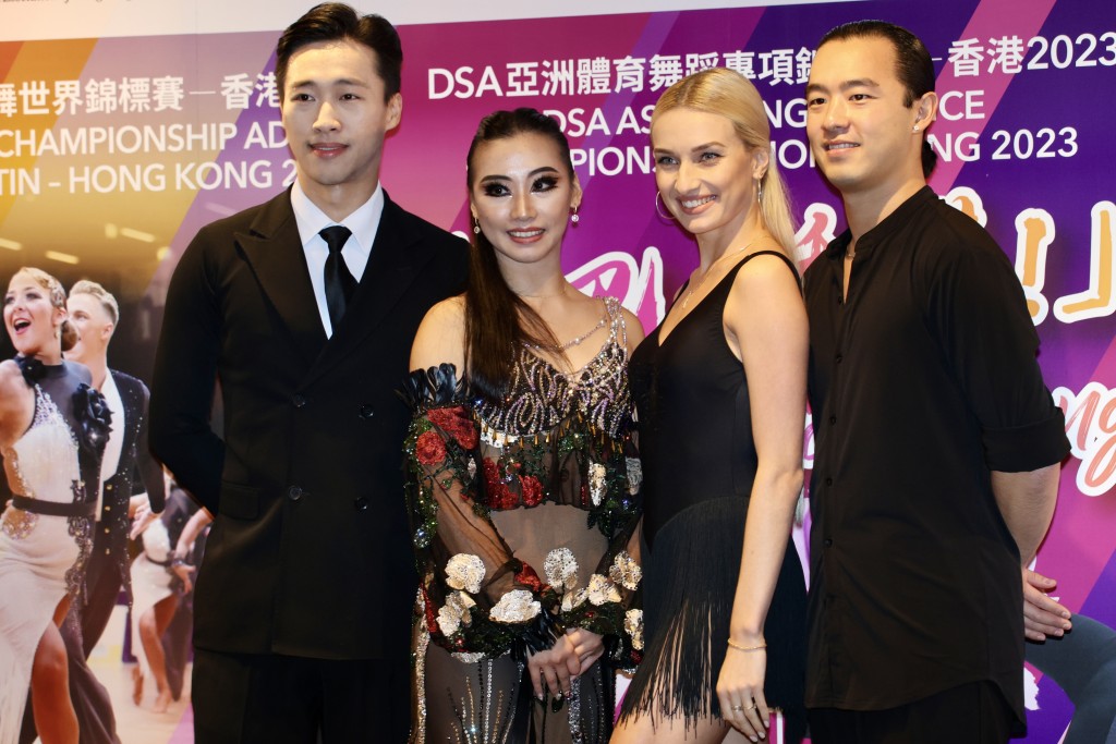 四名香港代表廖啟森（左起）、廖雲軒、Anastasia Novikova及譚永森在記者會上合照