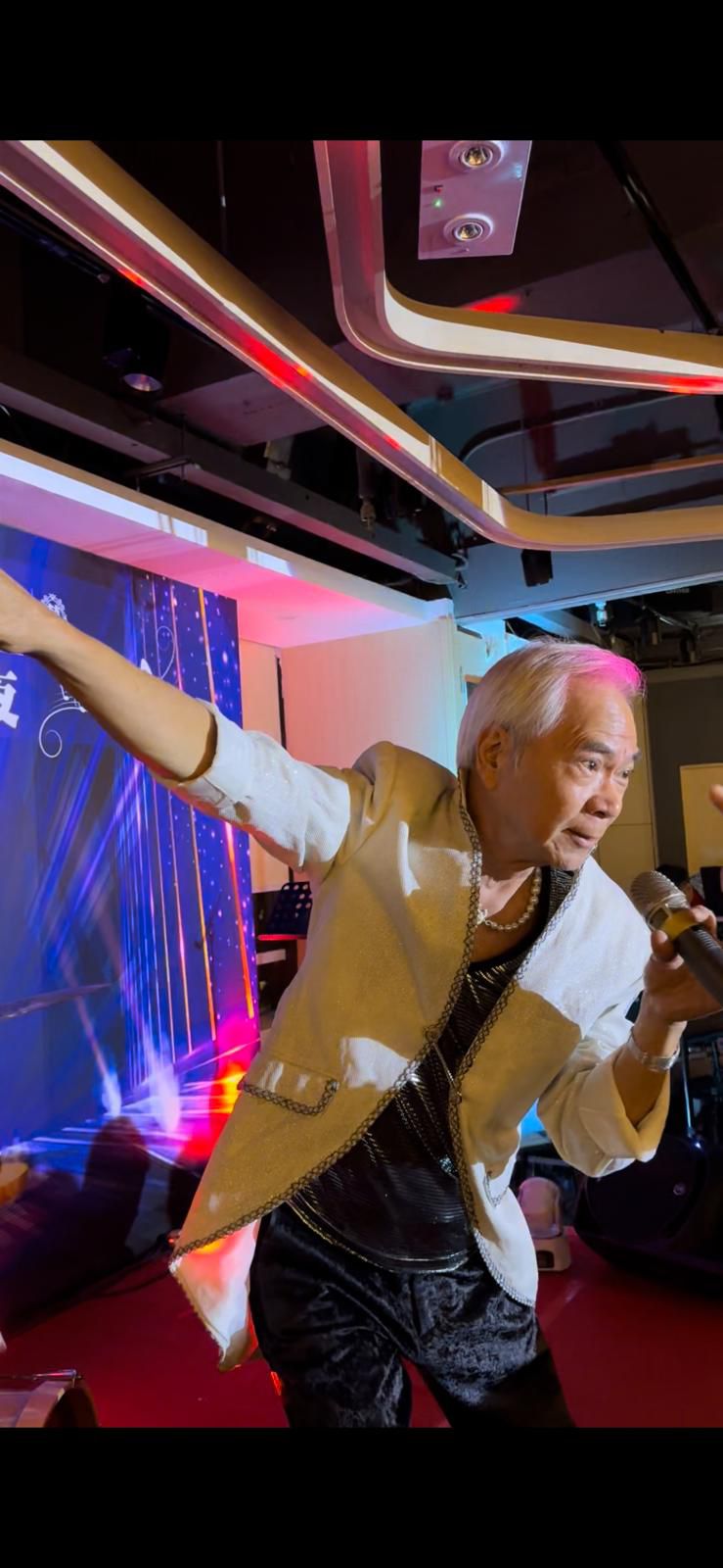 李龙基昨晚(24日)就现身香港仔某饭店举行的《李龙基好SING之夜》。