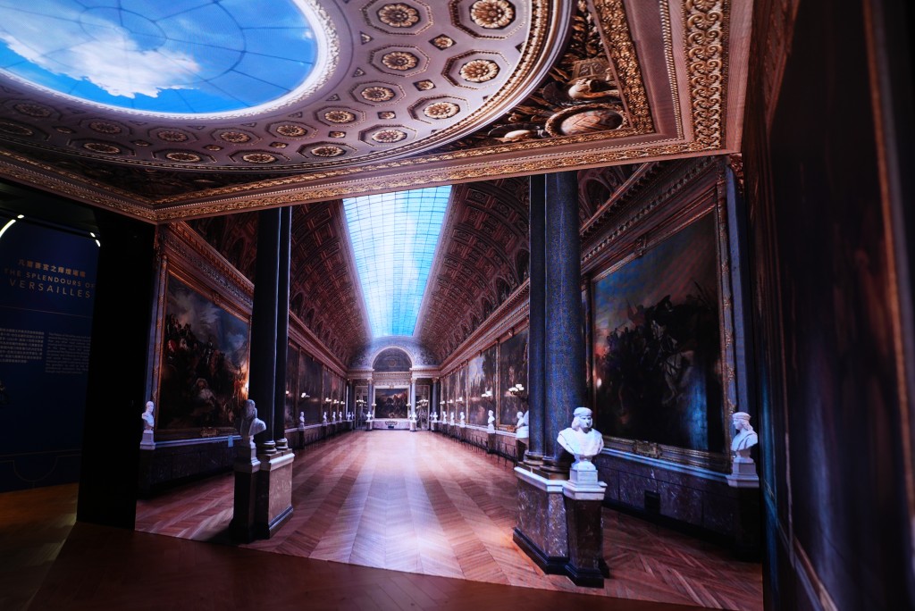 第二站「凡爾賽宮之輝煌璀璨」 透過高清的360度全景映像，向觀眾展示凡爾賽宮最著名的廳堂，例如鏡廳、王家歌劇院和維納斯廳等
