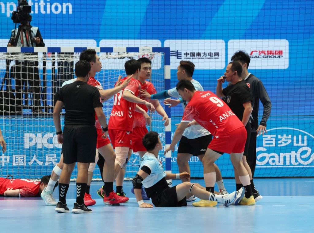 港隊在男子手球4強賽憾負安徽。