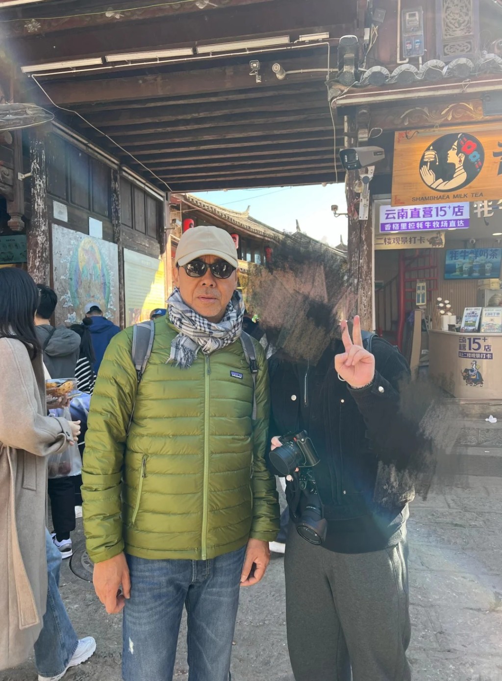 劉青雲早前和郭藹明到雲南旅遊,因為講廣東話而被認出。 劉青雲早前和郭藹明到雲南旅遊,因為講廣東話而被認出。