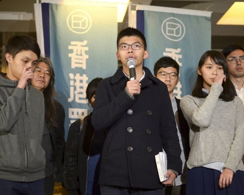 黃之鋒（中）上月去信辦事處查詢，但至今仍未有回應。資料圖片