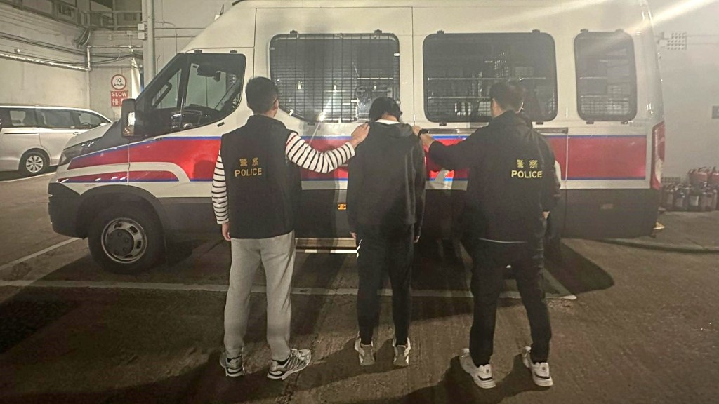 被捕男子帶署調查。
