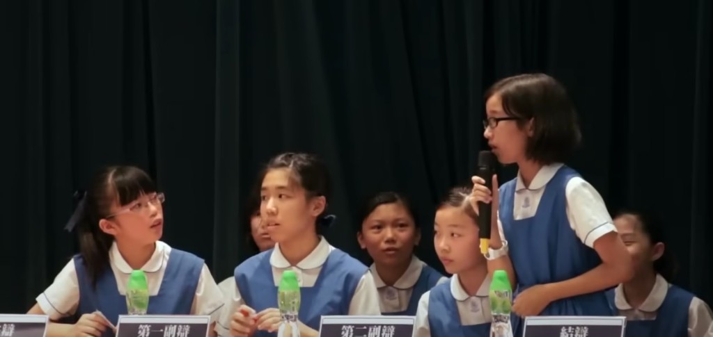 代表反方的女生突然問：「你地係唔係嬲我呀？」 idebate.hk影片截圖