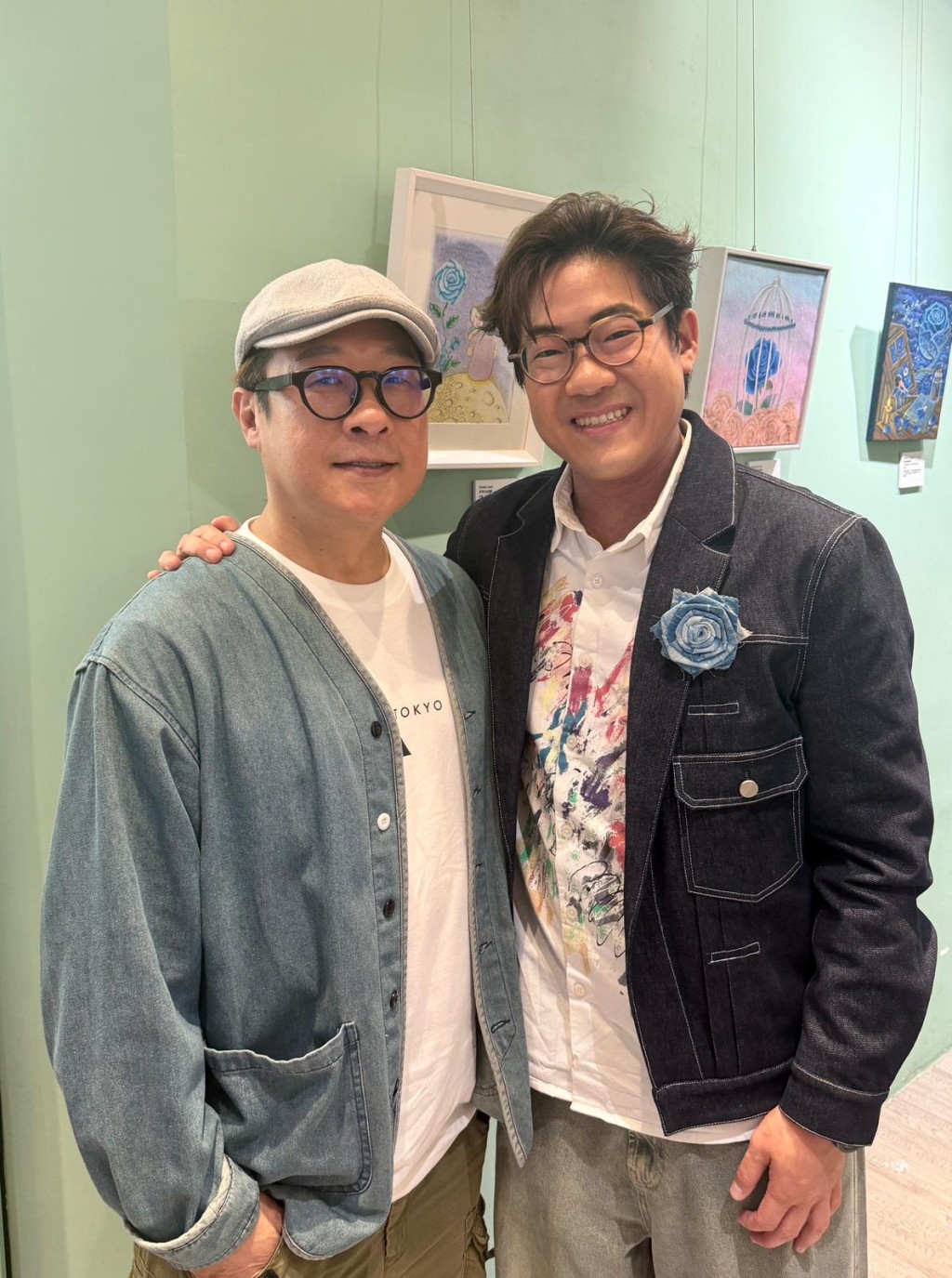 丁文俊前到來參觀畫展。 丁文俊前到來參觀畫展。