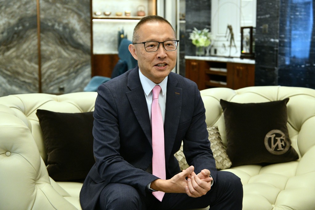長實郭子威指,全年樓價料升12%,豪宅單位可跑贏大市。 長實郭子威指,全年樓價料升12%,豪宅單位可跑贏大市。