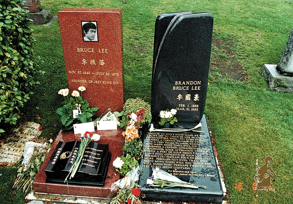 李國豪與他的爸爸李小龍一起葬在西雅圖湖景公墓。
