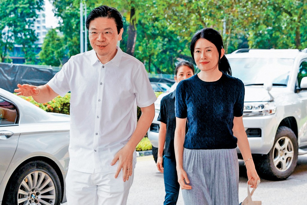 獅城總理黃循財和夫人呂子蕊周六到票站投票。