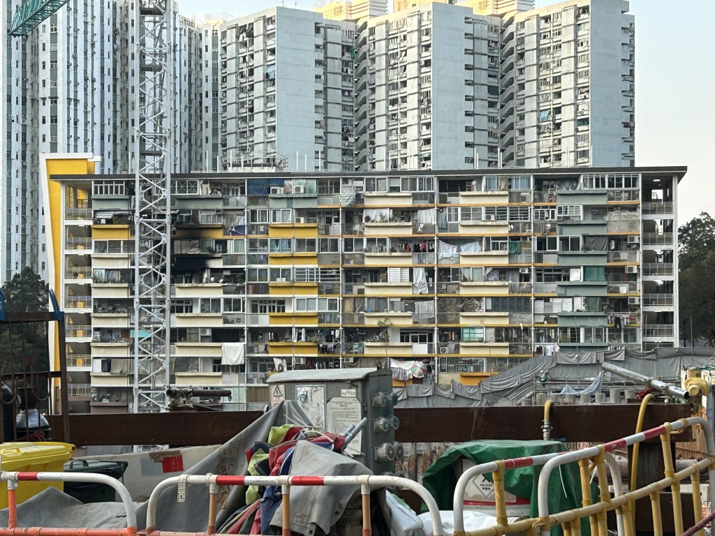 明華大廈E座一單位發生火警。 明華大廈E座一單位發生火警。