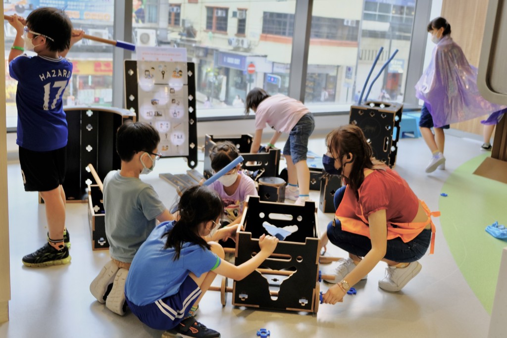 位于「建造吧!」展区的展品「组装百宝箱」,考验小朋友组装能力,发挥解难技巧。 位于「建造吧!」展区的展品「组装百宝箱」,考验小朋友组装能力,发挥解难技巧。