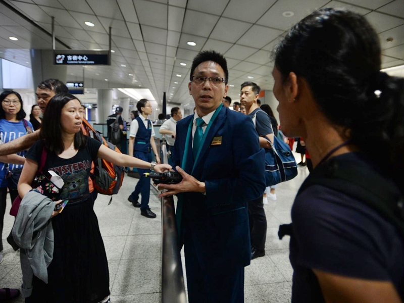 有乘客及旅客不滿。