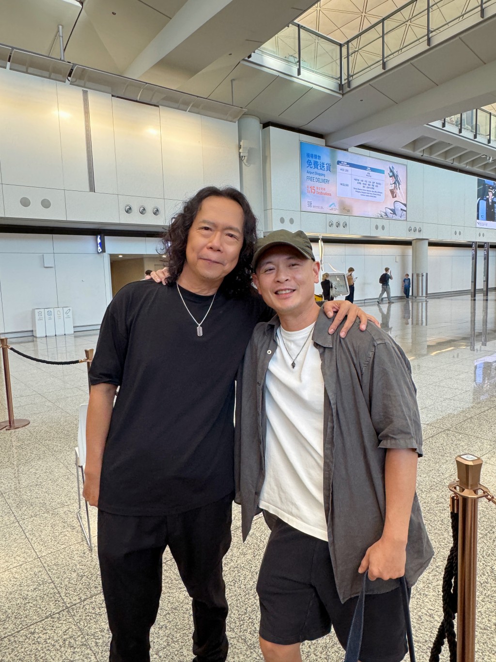 側田與Joey Tang在機場文化藝術節合體。 側田與Joey Tang在機場文化藝術節合體。