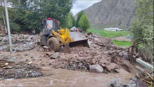 青海門源日前大暴雨引致山泥傾瀉，造成3名遊客死亡。抖音＠門源融媒