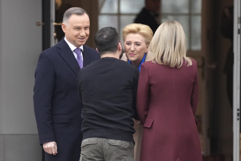 波兰总统杜达偕妻欢迎乌克兰总统泽连斯基及其妻子。AP