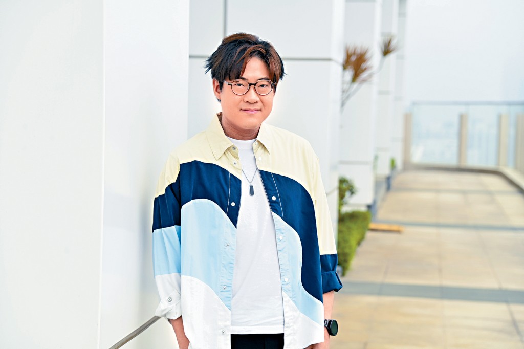 羅啟豪指大學時曾參與舞台劇扮殭屍,將來有機會都想挑戰演戲。