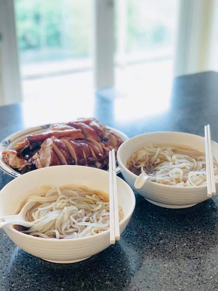 家燕姐留意到Ben不時為太太下廚,讚兩公婆十分甜蜜。