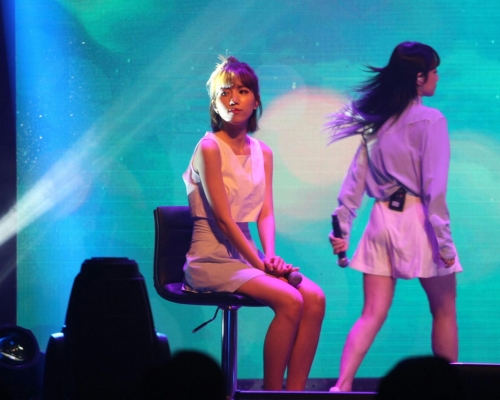 Jin在港的見面會只能座著表演。（資料圖片）