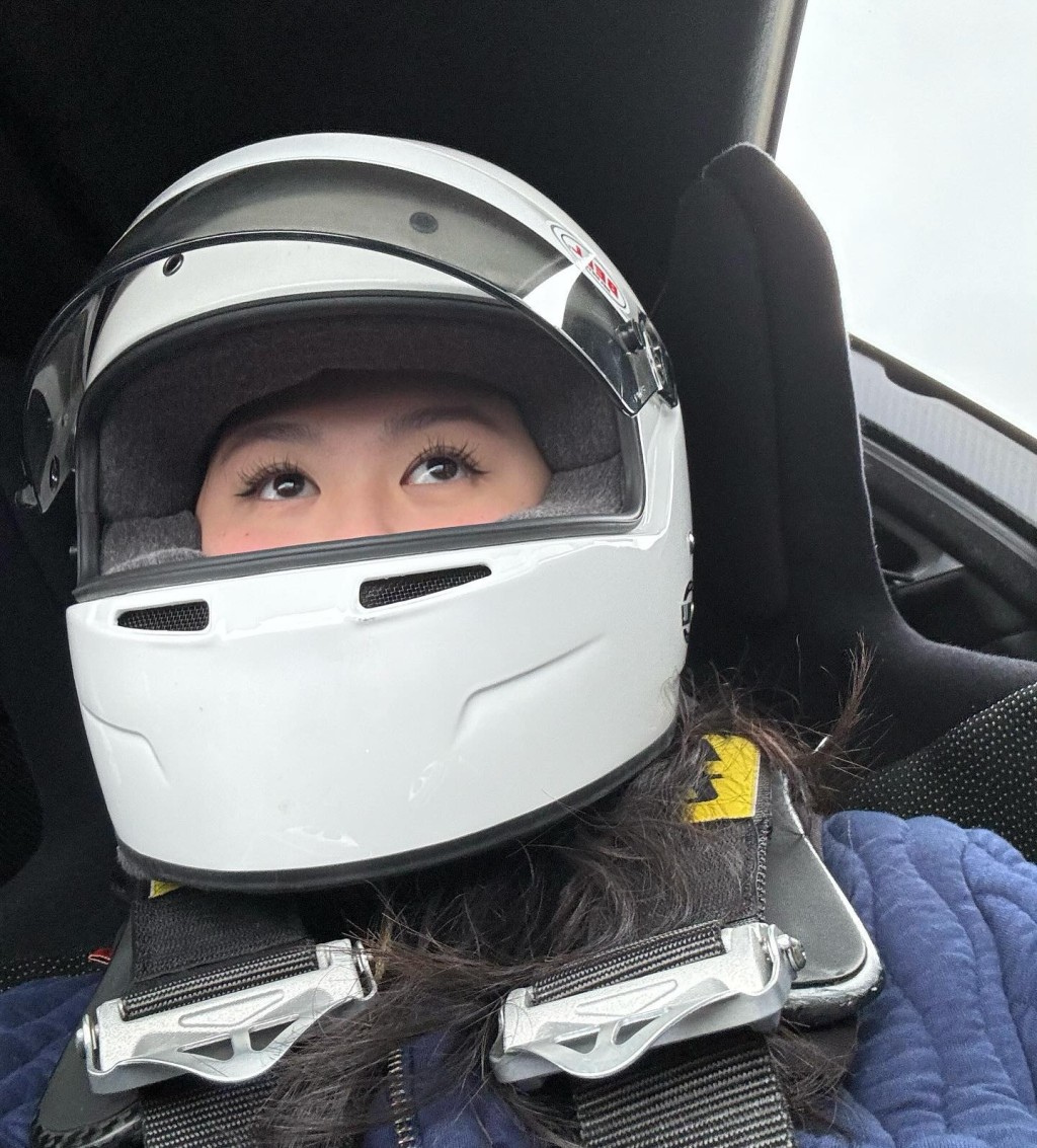 沈日最愛賽車運動，月初更到英國Silverstone Circuit（銀石賽道）。