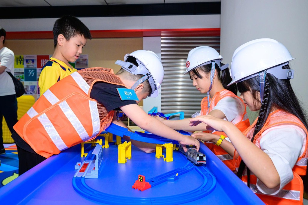 在「鐵路遊樂站」，參觀者可暢玩列車模型。
