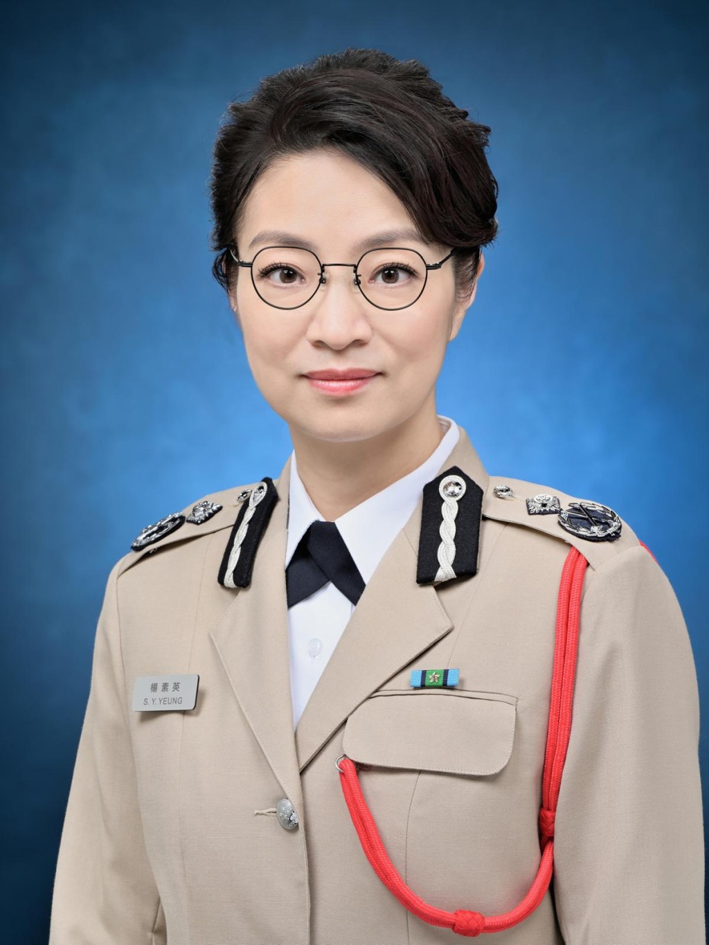 入境事务处助理处长杨素英获颁纪律部队及廉政公署卓越奖章。