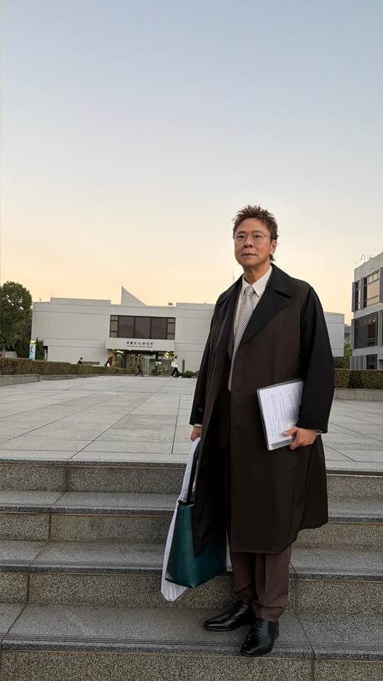 他近日在節目中「倒數日子」，傳出即將離開效力多年的商台。