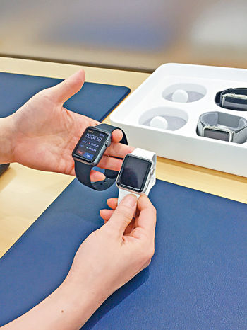 ■銅鑼灣店內可正式操作的Apple Watch,數量不多。