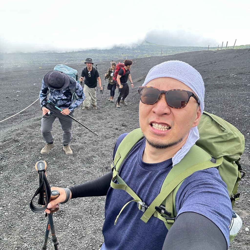 「大J」与几个香港人攀登富士山。大J fb
