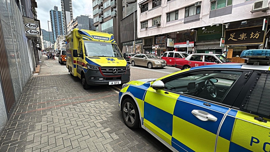 救護車與警車到場。