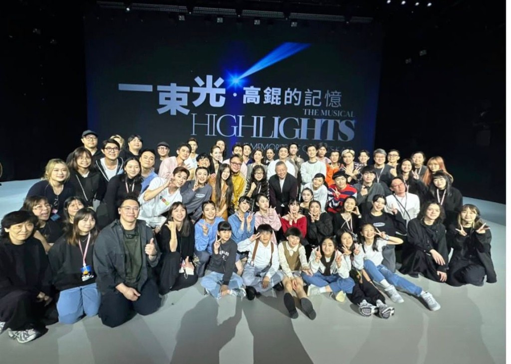 炎明熹與葉巧琳及海兒等同台。 炎明熹與葉巧琳及海兒等同台。