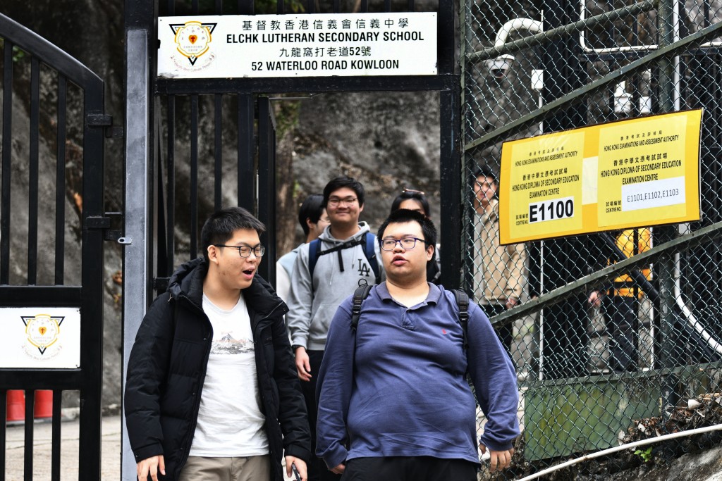 李家超稱特區政府會不斷為考生提供多元的出路與支持。 李家超稱特區政府會不斷為考生提供多元的出路與支持。