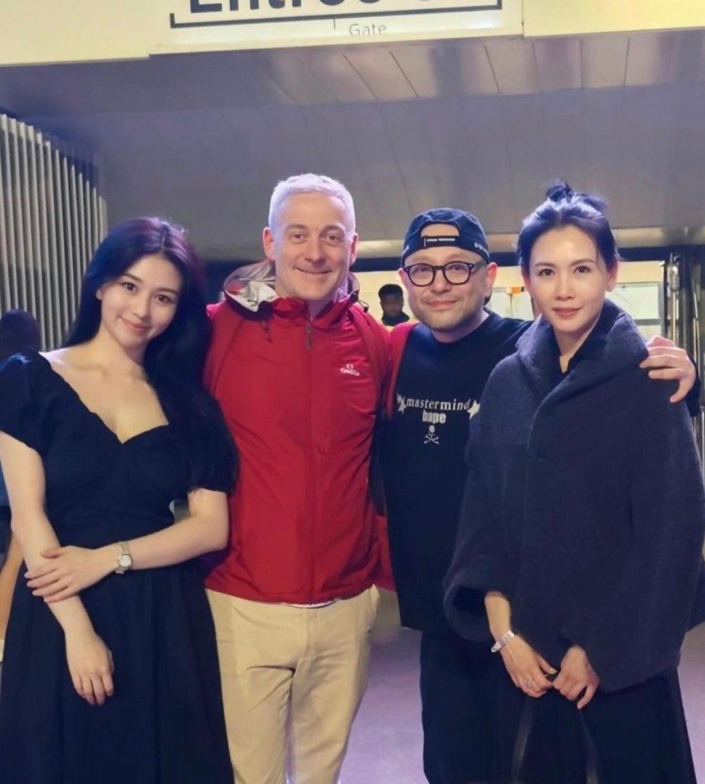 沈月有爸爸媽沈嘉偉(右二)、邱淑貞(右)愛錫。 沈月有爸爸媽沈嘉偉(右二)、邱淑貞(右)愛錫。