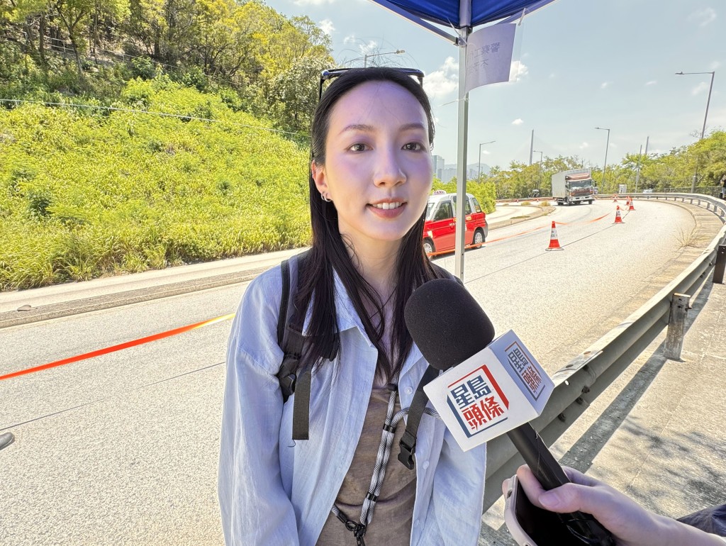 來自廣州的李小姐亦為了參觀山東艦而來港。盧江球攝 來自廣州的李小姐亦為了參觀山東艦而來港。盧江球攝