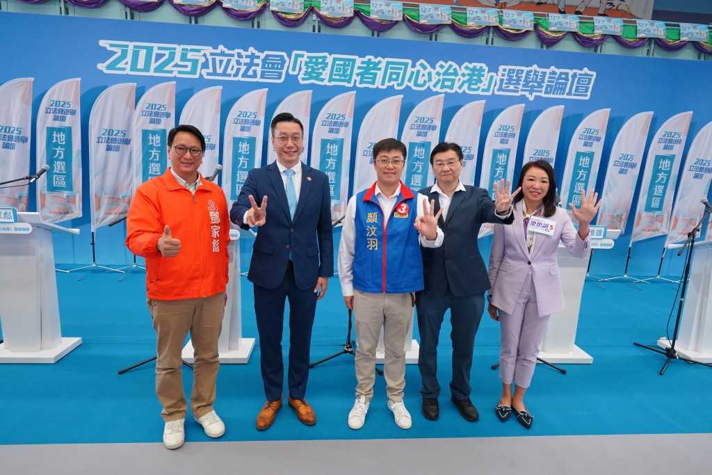 九龍東地方選區選舉論壇今早（13日）於觀塘曉光街體育館舉行。