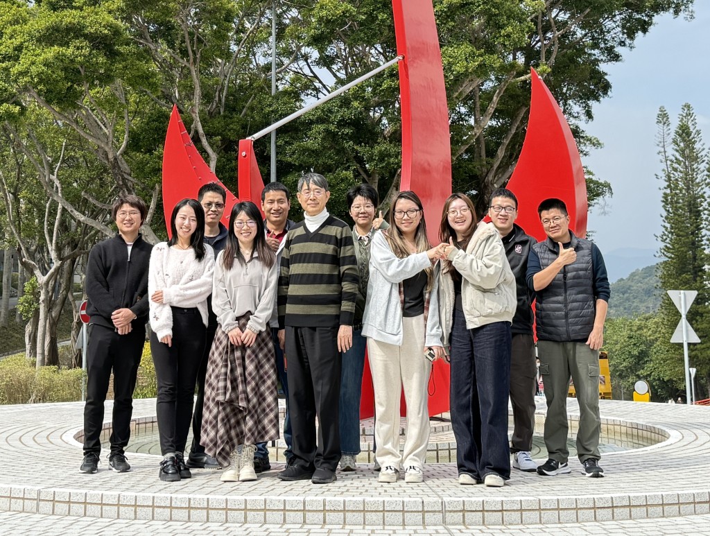 参与研究的钱培元（中）、兰奕（左四）及闫国永（左三）。 科大提供