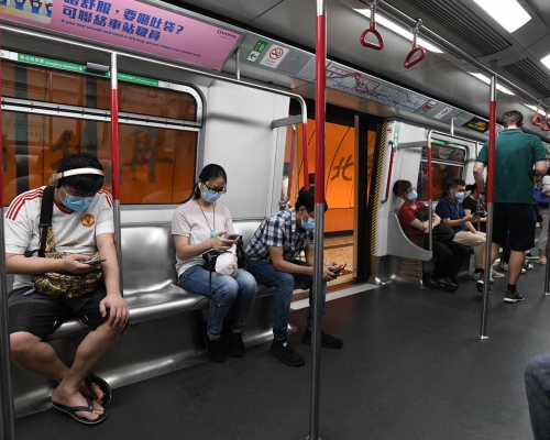 港鐵逐步加密鐵路和港鐵巴士服務班次。