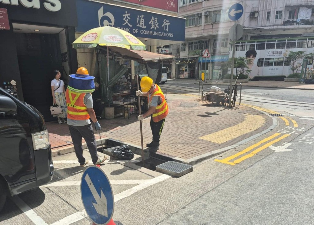 民政處及早做好防風措施。民政事務總署FB 民政處及早做好防風措施。民政事務總署FB